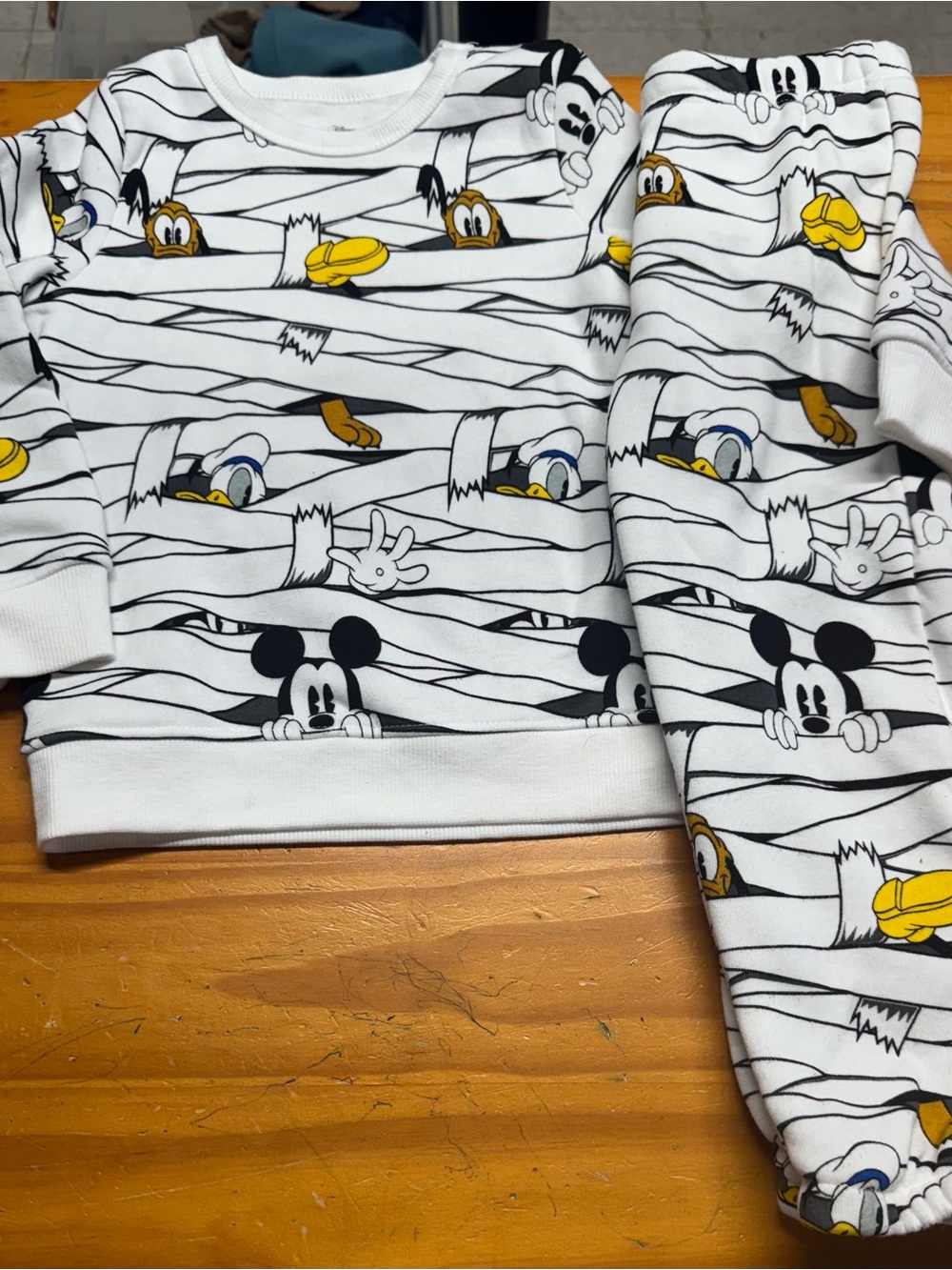 Disney Mummy Peeking Characters Kids Sweatshirt Set size 3t nwt